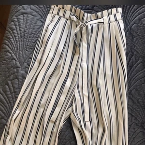 Zara Culottes  - Nya snygga culottes med fin glans i silverränderna (svårt att fånga upp på bild). #trend #chic #style