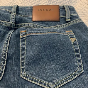 DONDUP jeans - Jeans från Dondup som jag aldrig användt då dom tyvärr är för små. De är strl 36 men passar folk med XS. Så skulle snarare säga strl 34 då jag ej får på mig dem. Medel-midjade. 