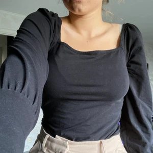 Svart topp - Säljer nu denna snygga Bodien eftersom den inte kommer till någon användning