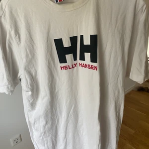 helly hansen tshirt - oversized helly hansen tshirt i storlek XL