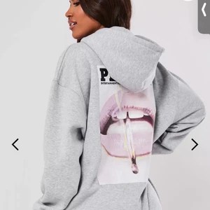 Grå playboy hoodie - Helt ny PLAYBOY hoodie i storlek 34💞 i sin förpackning! Skriv privat om ni undrar något ;)