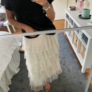 Jättefin kjol - Säljer denna super söta kjol i storlek 36. Jättebra skick. Skriv för mer info❤️