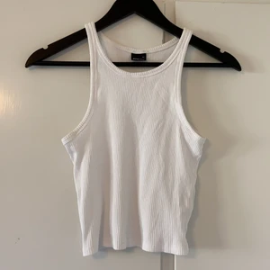 Vitt linne Gina Tricot - Vitt linne från Gina Tricot i storlek XS +24 kr i frakt❣️