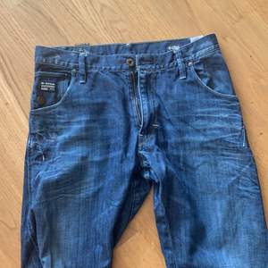 Superfina jeans från g-star raw i storlek 32-34, skulle säga att de är unisex. 