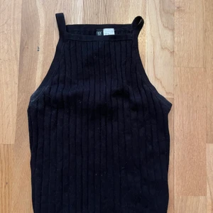 Ett svart basic linne i strl XS - Ett svart linne som endast är testad. Köparen står för frakten🤍