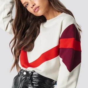 NA-KD sweatshirt  - En mysig tjocktröja från NAKD i storlek Small. Varsamt använd/ nyskick. Ord pris 399kr. 