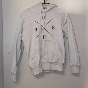 Dope hoddie strl s  - Dope hoddie strl s har några små fläckar som inte går bort i tvätten köpare betalar för ev frakt 🚚 