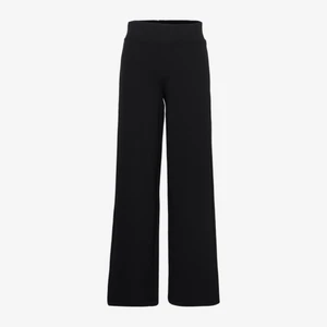 Byxa - Svart mjuk & vid byxa med raka ben. Superstretchiga och sköna, bara använda ett fåtal tillfällen. Säljer endast för att de är för korta på mig (176cm). SKÖNASTE BYXAN