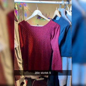 Tröja  - Storlek S. Köparen står för frakten, kan mötas i Halmstad fram till den 14:e, sen i Malmö tills efter jul.  Kan skick både spårat eller inte. 