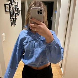 Tröja - Snygg blå tröja från Weekday!!