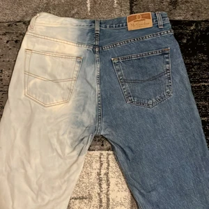 Blue half white jeans  - Jätte fina! Jag har gjort den själv, helt själv! Dom passar inte mig längre! Och därför vill jag sälja den annart skulle jag inte sälja den😪 men om du är intresserad kontakta mig☺️