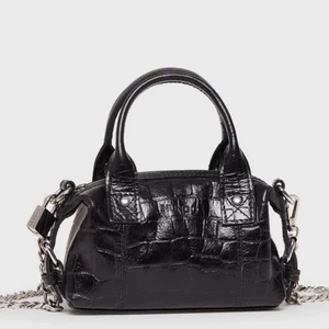 Väska nunoo - Jag säljer 3 stycken sånna här helt nya väskor då jag råkade köpa tre för många vid beställning för det krånglade alla är helt nya, jag köpte dom från Nelly❤️