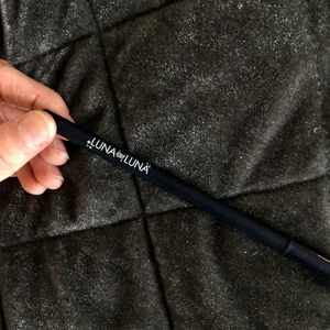 Svart ögonbryns penna! - Svart ögonbryns penna! Använd några gånger! 