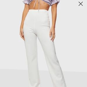 VITA kostymbyxor  - De svarta är samma modell men dem vita går inte att köpa längre! 💕