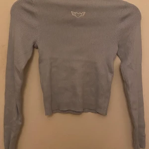 Jätte fin - Skit snygg men inte riktigt min stil. KÖPARE STÅR FÖR FRAKT 