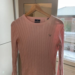Gant tröja - Fin rosa ganttröja, super mysig och i bra kvalite💘