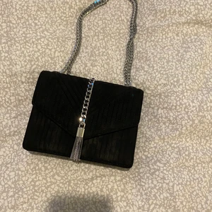 Axelremsväska  - Axelremsväska. Aldrig kommit till användning.