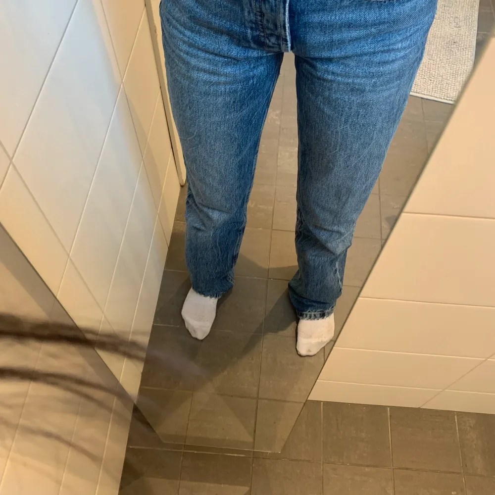 Jättefina jeans från Zara som jag säljer pga att de är för små. Pris går alltid att diskutera. 💕 kan SÄNKA TILL 150 vid snabb affär.. Jeans & Byxor.