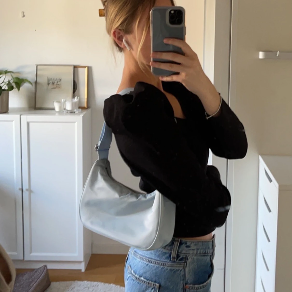 Blå väska från weekday