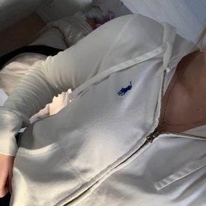 ralph lauren kofta - säljer min ralph lauren kofta då den inte används, köpt i new york för nått år sen. inga fläckar eller så.