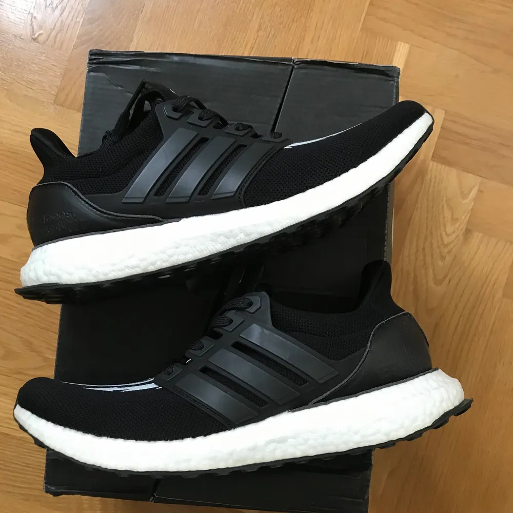 Adidas x Neighborhood Ultraboost Sneakers - Size UK 7, Adidas size 40 2/3. Brand new, never worn. Buyer pays for all shipping costs. All items sent with tracking number.   No swaps, no trades, no offers. . Skor.