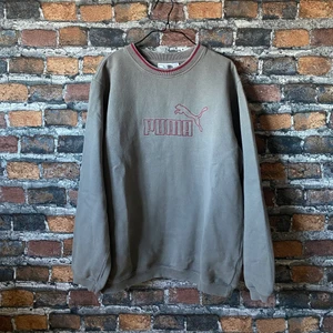 Vintage Puma Sweater - En snygg vintage tröja av märket Puma. I fint skick, inga slitage eller fläckar. Skönt material. Sitter snyggt oversized om en har storlek S-M vanligtvis ✨✨