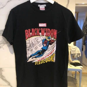 Marvel t-shirt  - Väldigt snygg men har bytt stil sedan den köptes, så den kommer tyvärr inte till användning. Har ni några frågor så det bara att skriva☺️🎀