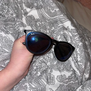 Solglasögon  - Använda Max 3 gånger, ej äkta. 