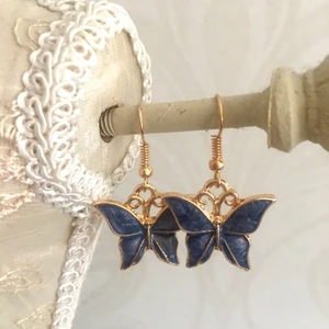 Örhängen - Hej fina du🦋 säljer mina oanvända örhängen💙