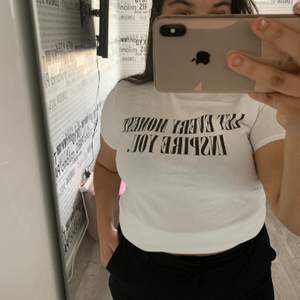 En jätte gullig t-shirt med citat  på från Zara! Storlek: L          Oanvänd t-shirt💕. 