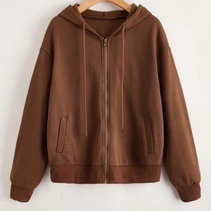 Sweatshirt från Shein - Säljer denna koftan i en så fin brun färg från Shein. Säljer den endast för att jag hade önskat att den va lite mer oversized på mig. Aldrig använd utan endast testad. Köparen står för eventuell frakt.