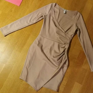 Nelly klänning XS  - Fint skick 