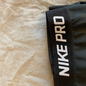 Nike PRO shorts - Knappt använda.