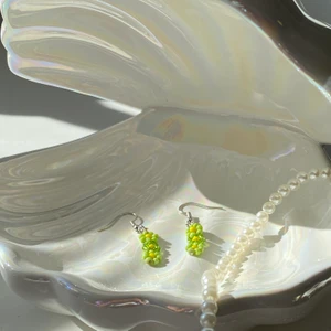 egentillverkade örhängen  - Söta egentillverkade örhängen. 🤍                       Säljer för 35 + 12kr i frakt!                                       