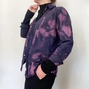 Acne skjorta! Gratis frakt  - Tie dye Acne skjorta i ”prassel” material 🔥 