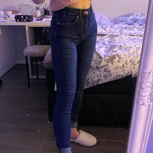 Jättefina jeans - Aldrig använda! Priset kan diskuteras och köparen står för frakten:)