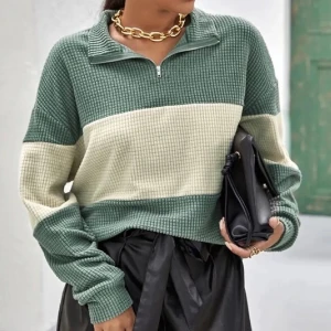 Grönvit tröja - (Första bilden är lånad) Köpt här på Plick men aldrig använd! 