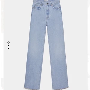SLUTSÅLDA ZARA JEANSEN💕💞💓 - Mina zara jeans som jag numera inte använder😢😢jag har ritat stjärnor på de för ett tag sedan men det går bort med en tvätt ifall man inte vill ha de (högsta bud vinner) 💕