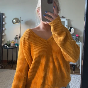 stickad tröja, NAKD - Supersöt stickad orange tröja från NAKD.