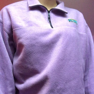 Junkyard tjocktröja - Gullig pastell lila tjocktröja från Junkyard!! Pris på frakt tillkommer.