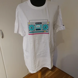 T-shirt med motiv - Aldrig använt