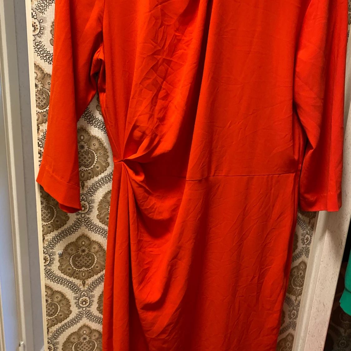 RÖD KLÄNNING  - 90