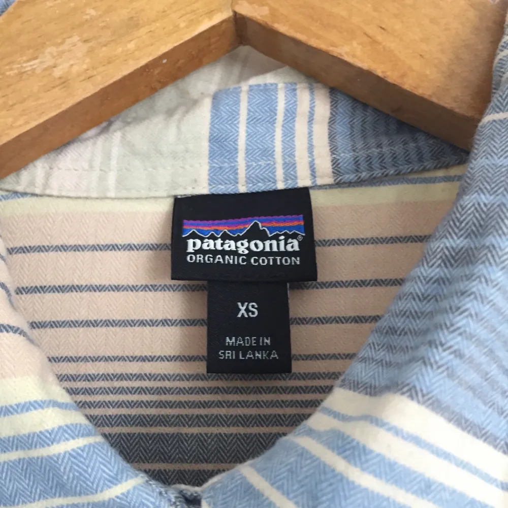 Skjorta från Patagonia som jag köpte secondhand. Den är i jättebra skick och jag har inte använt den :). Skjortor.