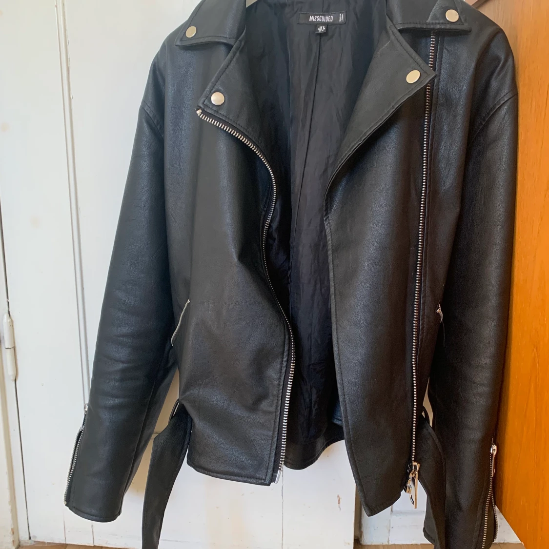 Svart skinnjacka - 90