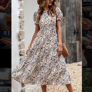 Boho Klänning - En superfin klänning från Shein som är helt ny. Tyvärr var den för liten. Jag tar emot Swish, hör av dig vid frågor:)