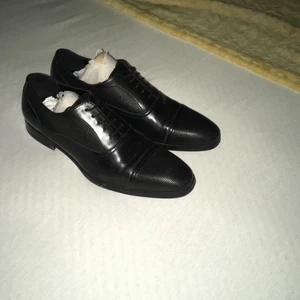 Säljer mycket fina fin skor  - Hej dags att sälja mina fin skor som är i storlek om ni är intresserade så skriv eller ring mig på telefonnummer 0733644578