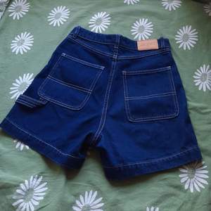 Mörkblå shorts från Monki, endast använda 2 gånger. Bara å skriva vid frågor! 💚