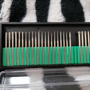 Nagelsaker  - Säljer nagelsaker som ej kommer till användning. Bitsar alla för 60:-, massa olika tippar alla för 70:-, 1 olja och 1 cleanser från Depend båda för 20:-