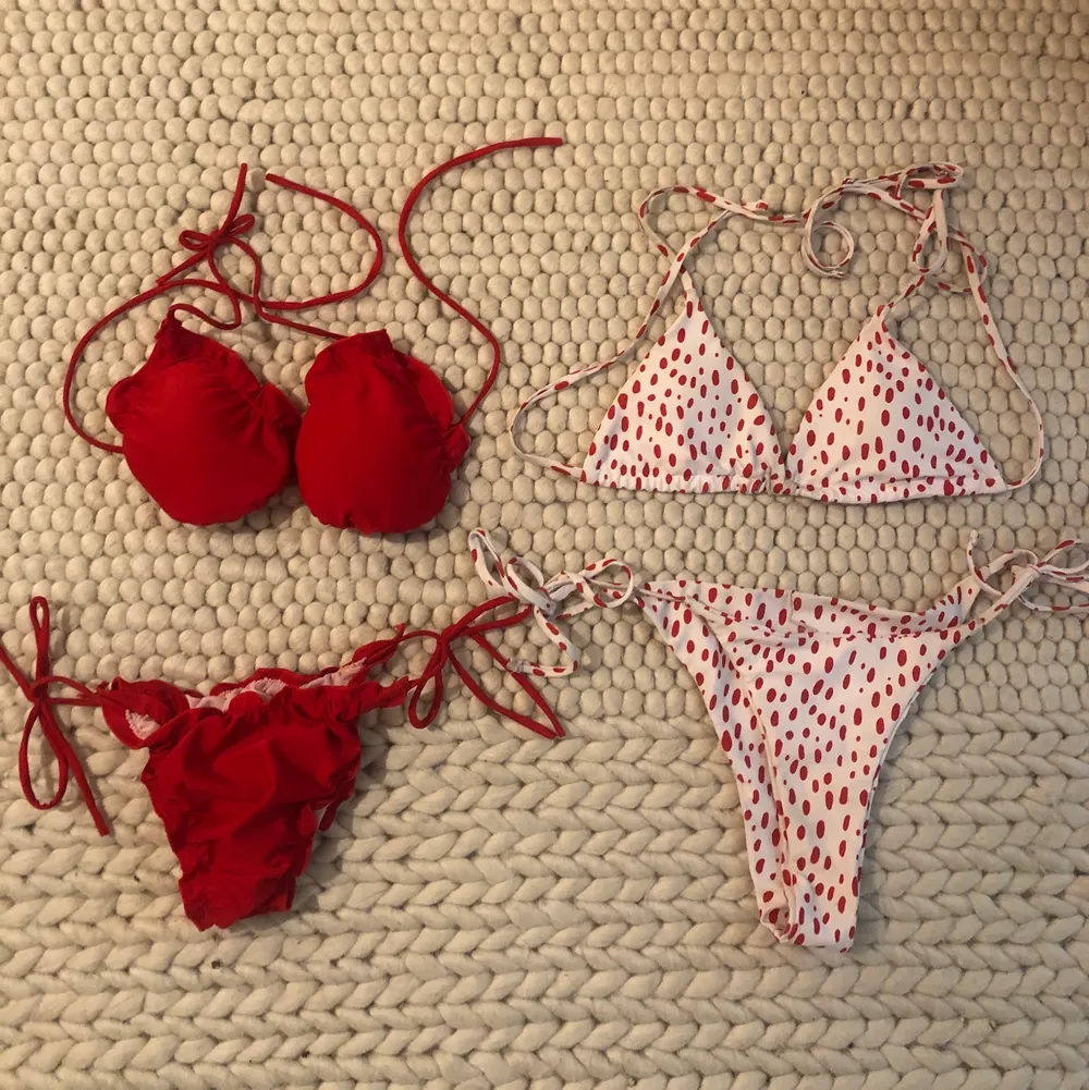 Säljer två röd/vita bikinis. Den till höger kommer från Shein. Båda är storlek S, ganska små i storleken 🧡 båda för 70, annars kostar en 50 kr. Köpare betalar frakt . Övrigt.