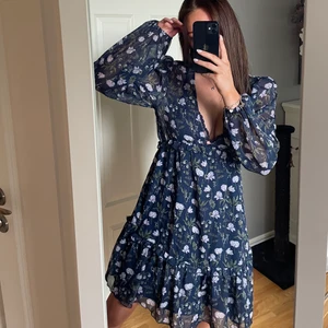 Blå klänning - HELT NY! Oanvänd klänning från nelly, prislapp kvar💓